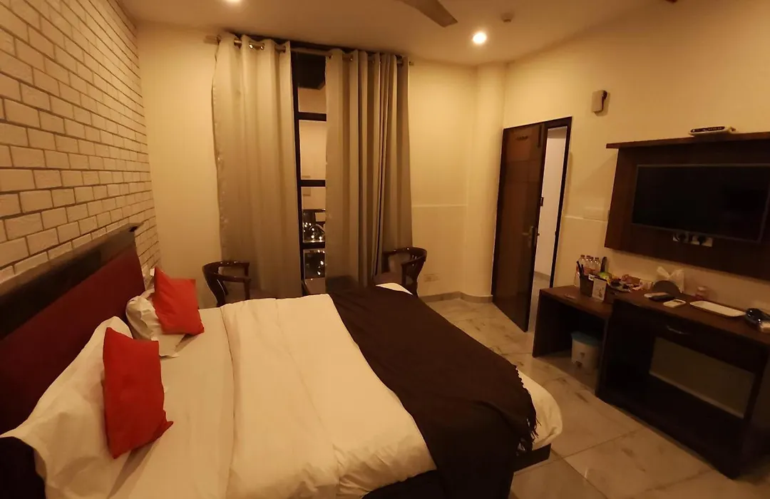 Hotel Vrs Inns-1