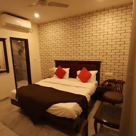 Hotel Vrs Inns-3